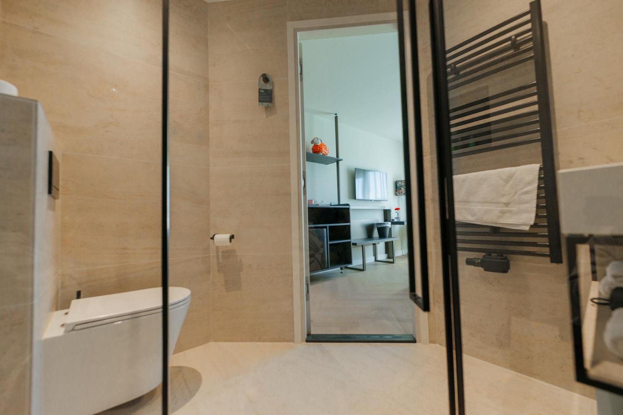 Boutique Hotel Herbergh Amsterdam Airport Free Parking Badhoevedorp Exterior foto