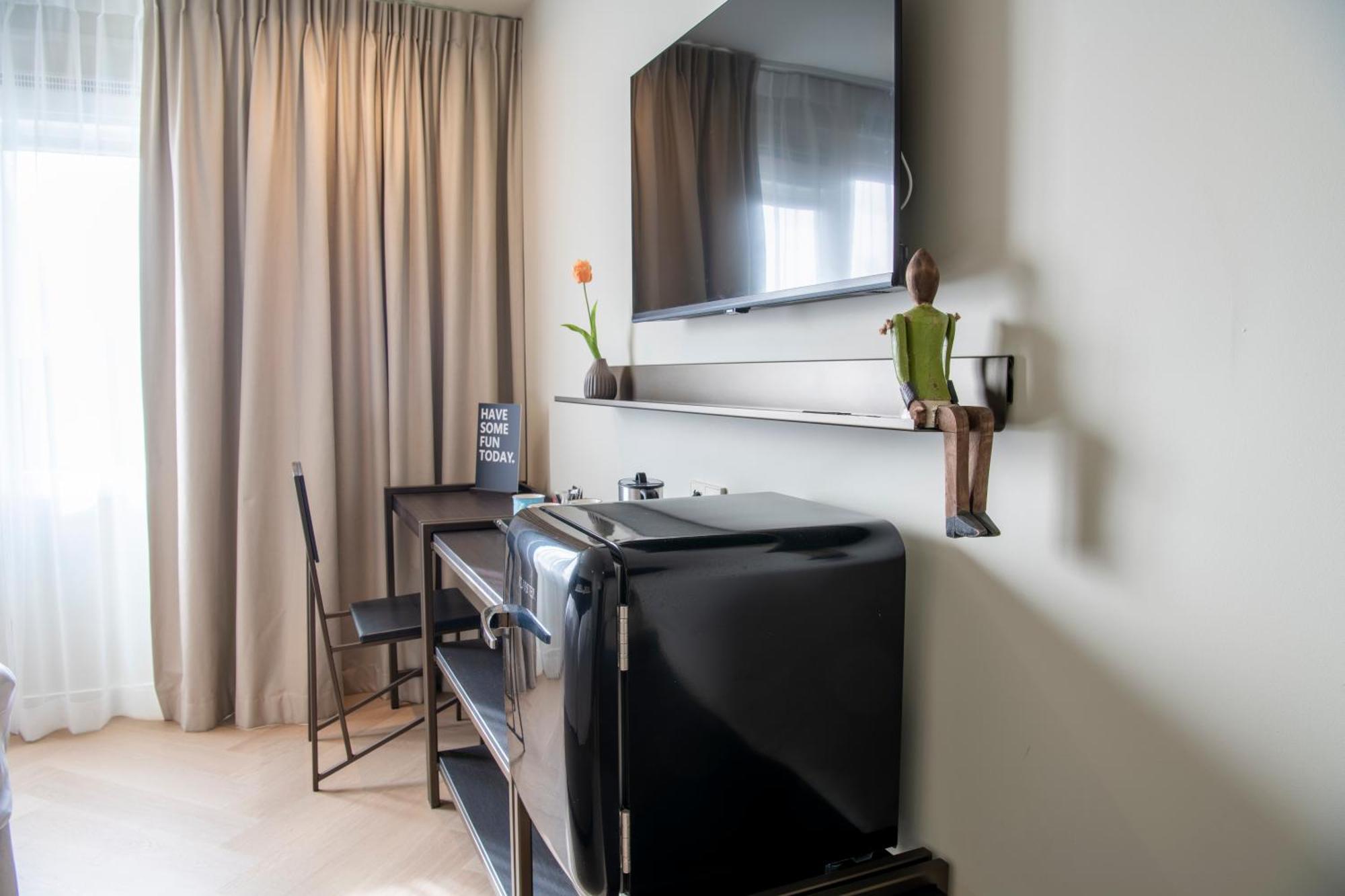 Boutique Hotel Herbergh Amsterdam Airport Free Parking Badhoevedorp Exterior foto